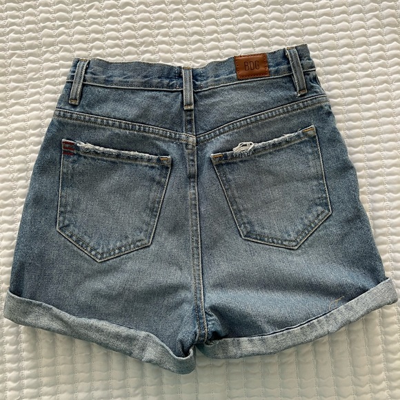BDG mom high-rise shorts. - Picture 2 of 3